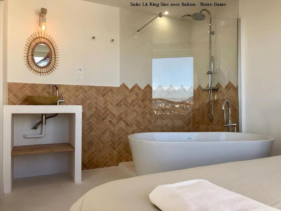 Lafrenchcasa Clandestina Apartment Marseille Bagian luar foto